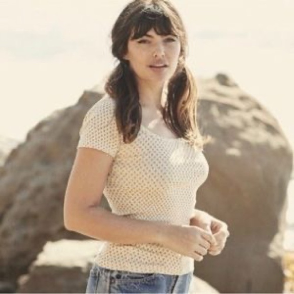 Doen Brigitte tee in golden sweet pea floral. Size small